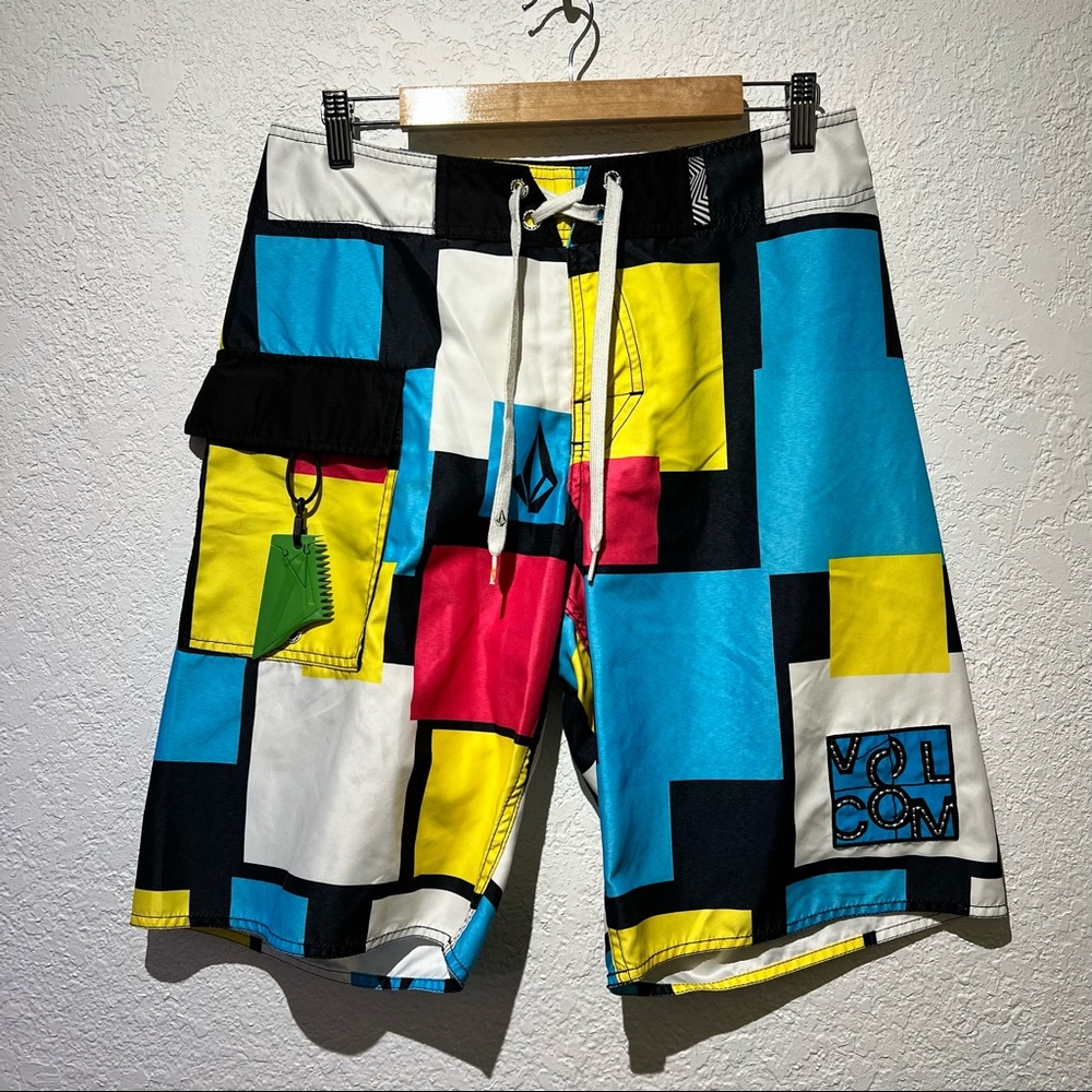 Volcom Swim Board Shorts Colorblock Print 32 with surfboard comb